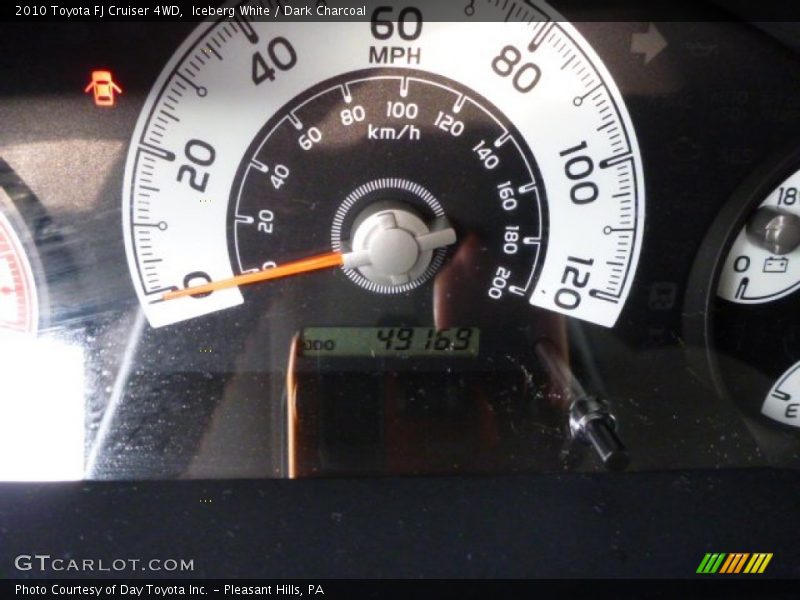 Iceberg White / Dark Charcoal 2010 Toyota FJ Cruiser 4WD