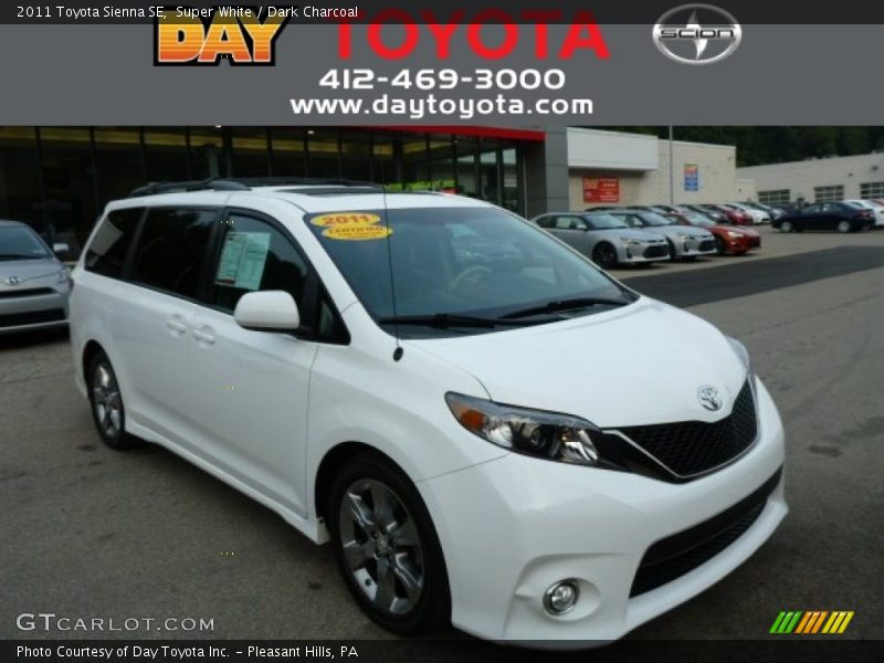 Super White / Dark Charcoal 2011 Toyota Sienna SE