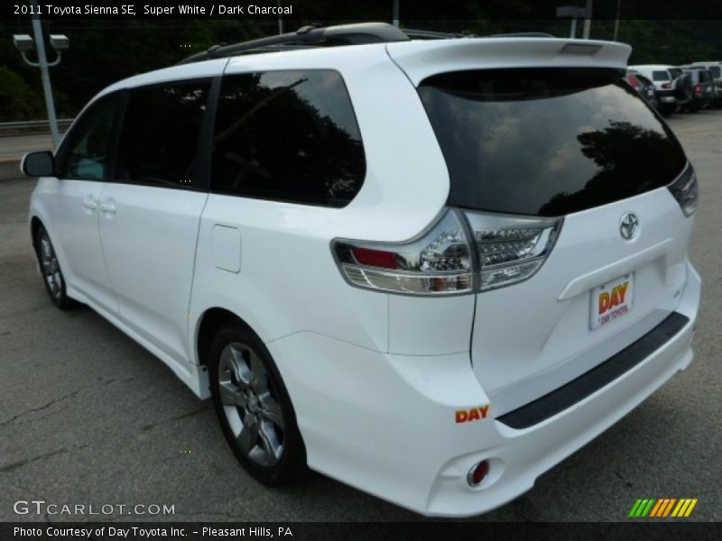 Super White / Dark Charcoal 2011 Toyota Sienna SE