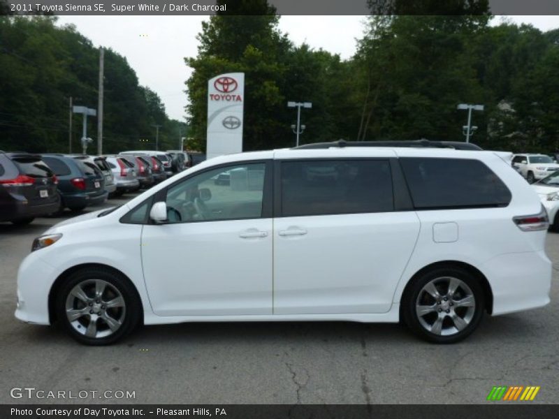 Super White / Dark Charcoal 2011 Toyota Sienna SE