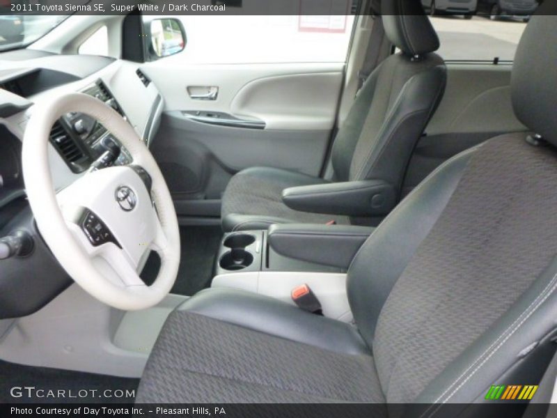 Super White / Dark Charcoal 2011 Toyota Sienna SE