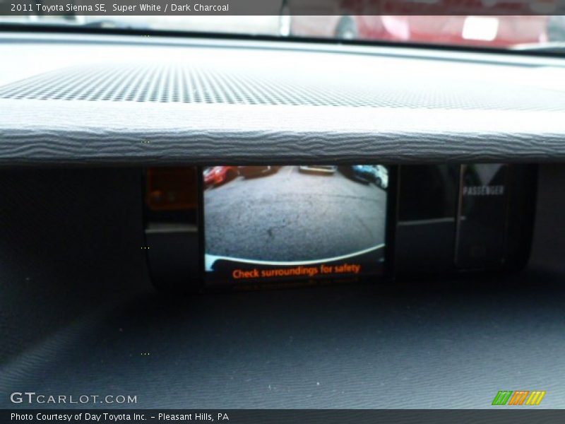 Super White / Dark Charcoal 2011 Toyota Sienna SE