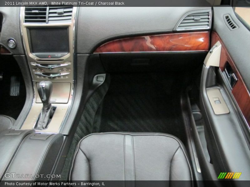 White Platinum Tri-Coat / Charcoal Black 2011 Lincoln MKX AWD
