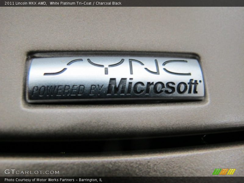 White Platinum Tri-Coat / Charcoal Black 2011 Lincoln MKX AWD