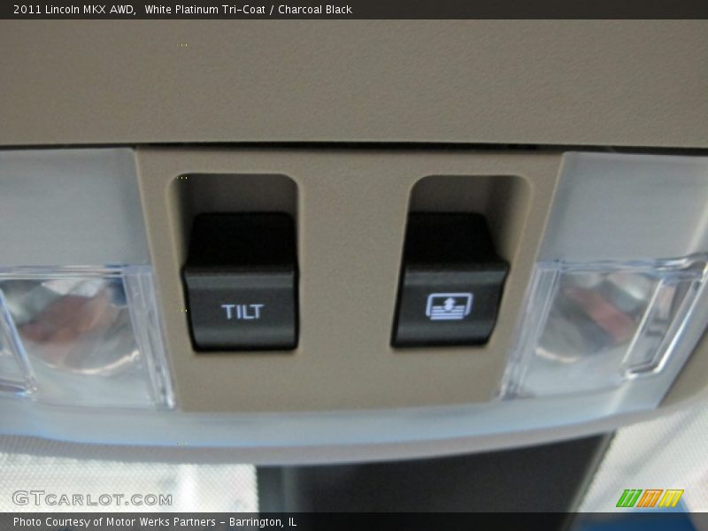 White Platinum Tri-Coat / Charcoal Black 2011 Lincoln MKX AWD