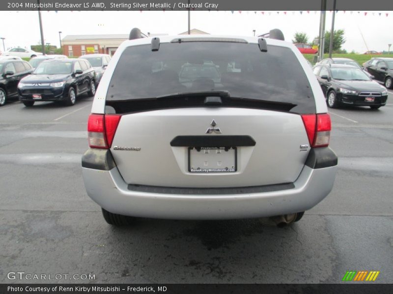 Sterling Silver Metallic / Charcoal Gray 2004 Mitsubishi Endeavor LS AWD
