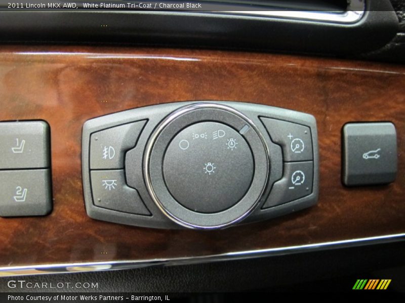 White Platinum Tri-Coat / Charcoal Black 2011 Lincoln MKX AWD