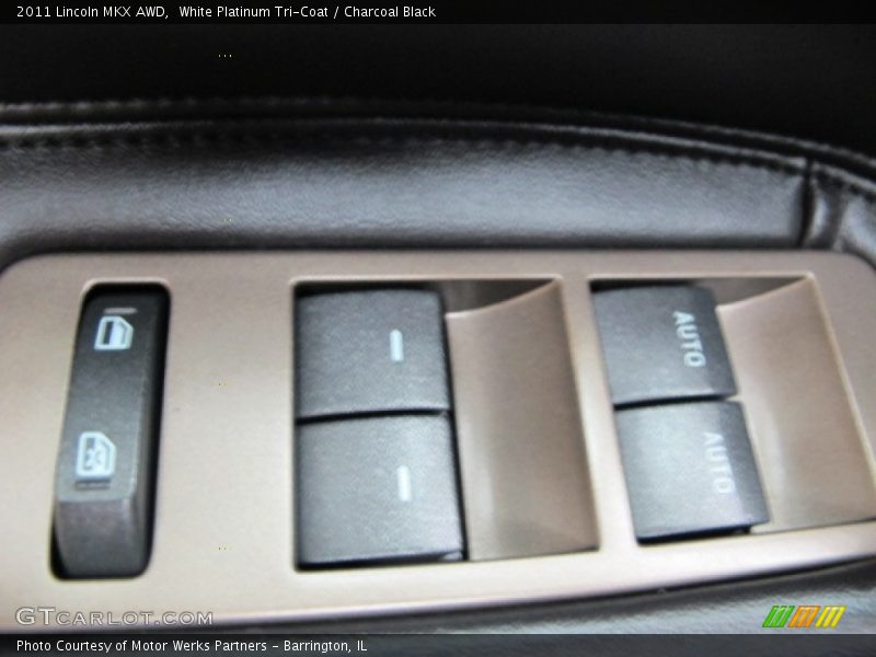 White Platinum Tri-Coat / Charcoal Black 2011 Lincoln MKX AWD
