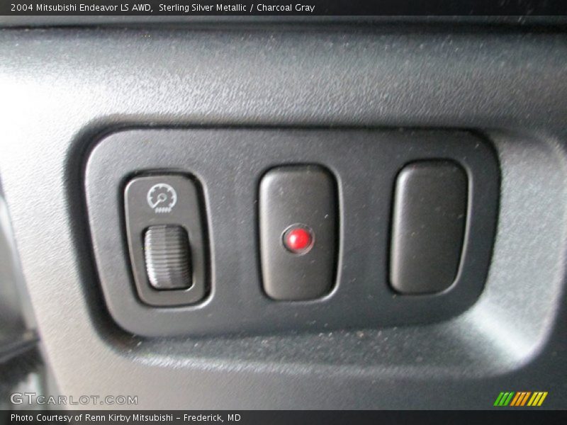 Sterling Silver Metallic / Charcoal Gray 2004 Mitsubishi Endeavor LS AWD