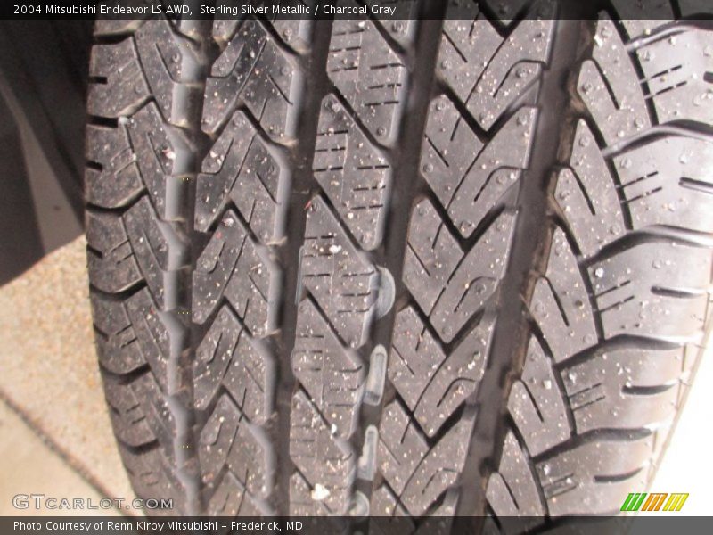 Sterling Silver Metallic / Charcoal Gray 2004 Mitsubishi Endeavor LS AWD