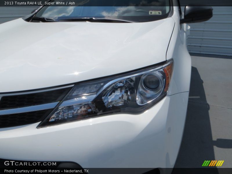 Super White / Ash 2013 Toyota RAV4 LE