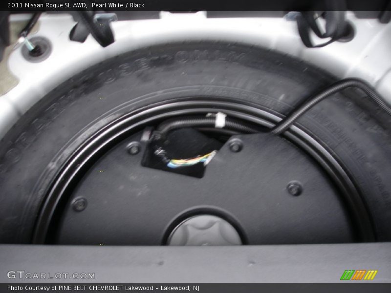 Pearl White / Black 2011 Nissan Rogue SL AWD