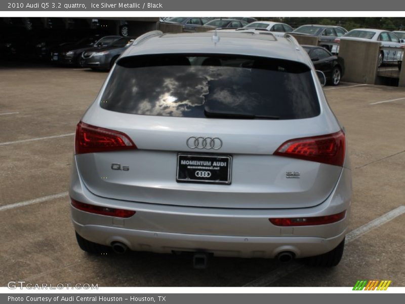 Ice Silver Metallic / Black 2010 Audi Q5 3.2 quattro