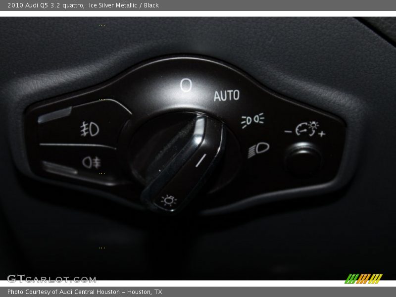Ice Silver Metallic / Black 2010 Audi Q5 3.2 quattro
