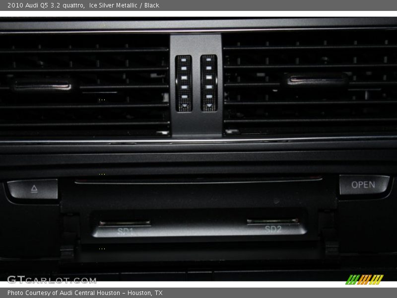 Ice Silver Metallic / Black 2010 Audi Q5 3.2 quattro