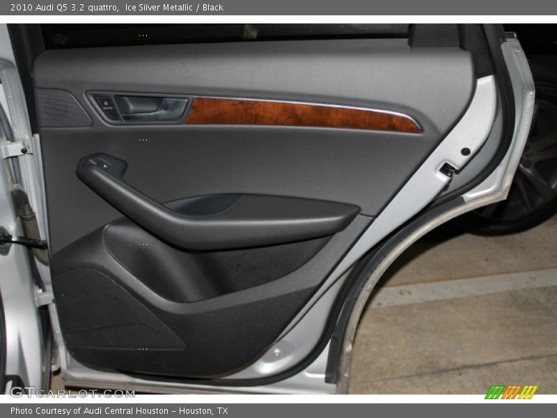Ice Silver Metallic / Black 2010 Audi Q5 3.2 quattro