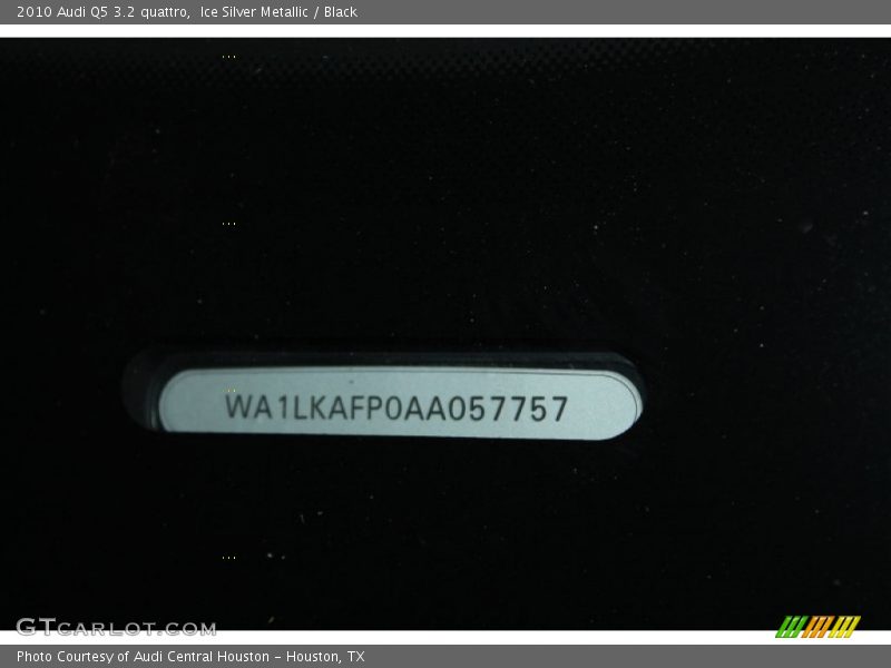 Ice Silver Metallic / Black 2010 Audi Q5 3.2 quattro