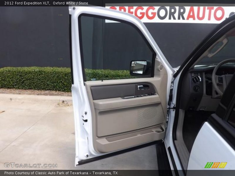 Oxford White / Stone 2012 Ford Expedition XLT