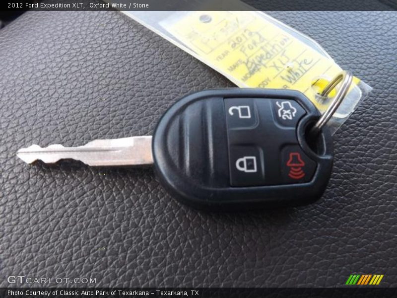 Oxford White / Stone 2012 Ford Expedition XLT