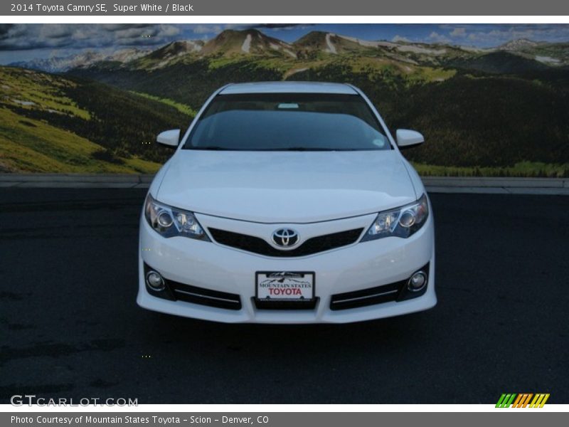 Super White / Black 2014 Toyota Camry SE