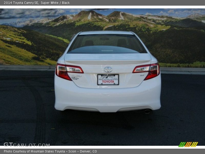 Super White / Black 2014 Toyota Camry SE
