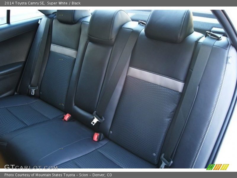 Super White / Black 2014 Toyota Camry SE