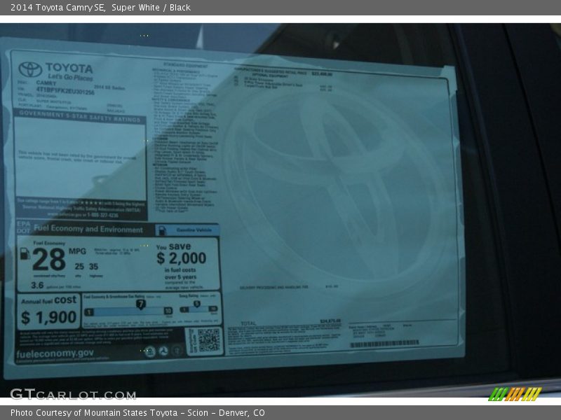Super White / Black 2014 Toyota Camry SE