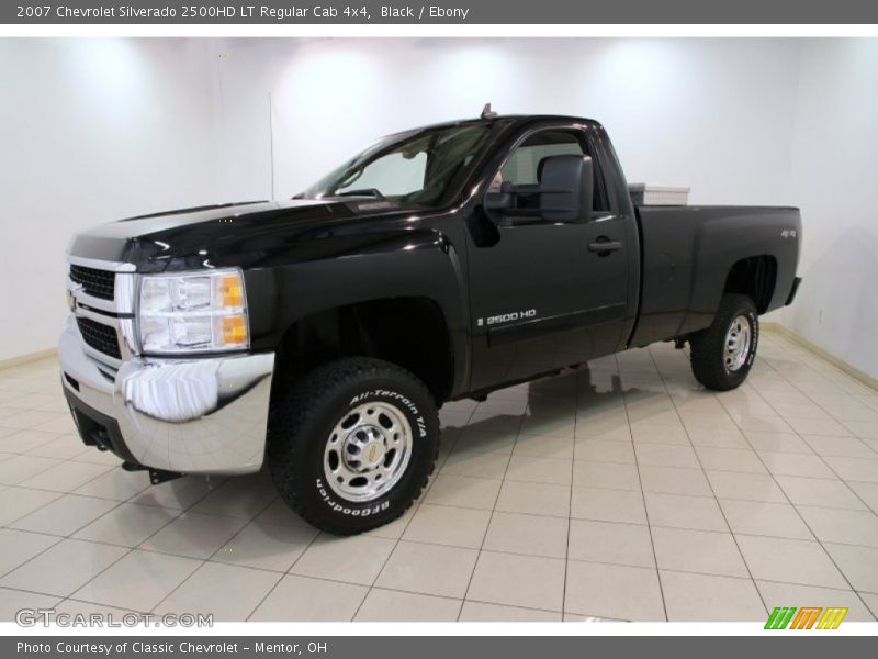 Front 3/4 View of 2007 Silverado 2500HD LT Regular Cab 4x4