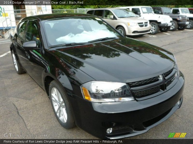 Front 3/4 View of 2014 Avenger SXT