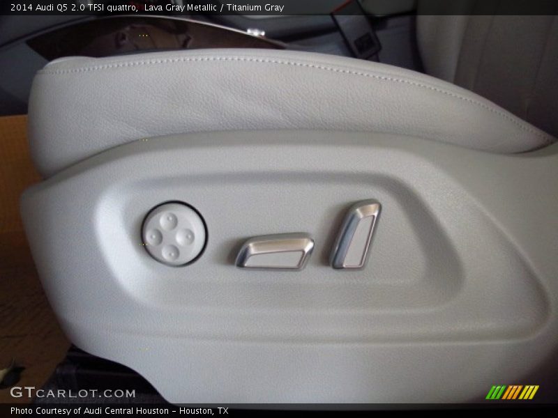 Front Seat of 2014 Q5 2.0 TFSI quattro