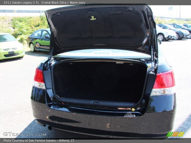 Crystal Black Silica / Warm Ivory 2011 Subaru Legacy 2.5i