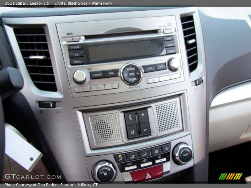 Crystal Black Silica / Warm Ivory 2011 Subaru Legacy 2.5i