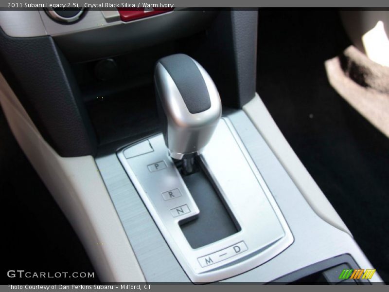 Crystal Black Silica / Warm Ivory 2011 Subaru Legacy 2.5i