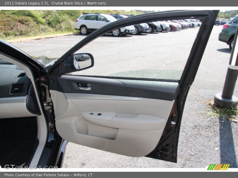 Crystal Black Silica / Warm Ivory 2011 Subaru Legacy 2.5i