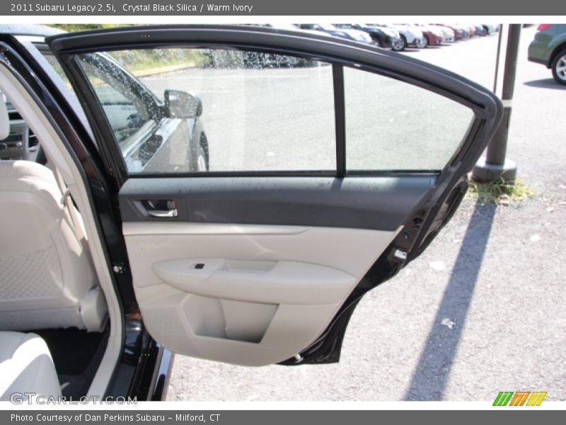Crystal Black Silica / Warm Ivory 2011 Subaru Legacy 2.5i