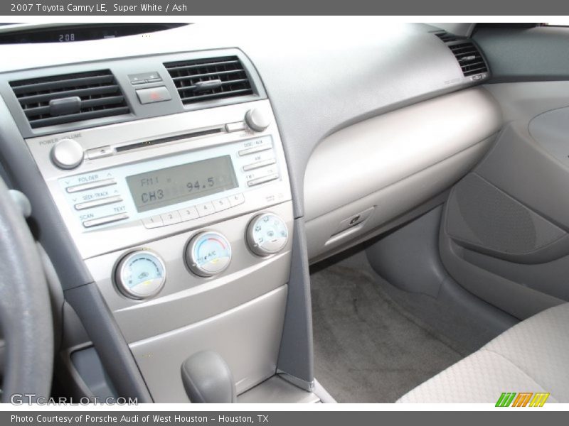 Controls of 2007 Camry LE