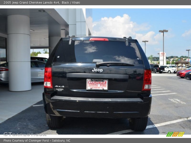 Black / Khaki 2005 Jeep Grand Cherokee Laredo 4x4