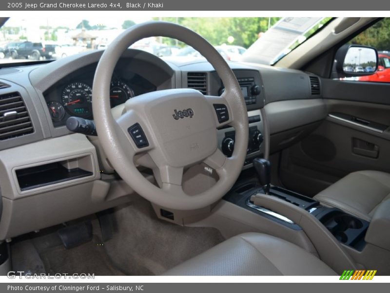 Black / Khaki 2005 Jeep Grand Cherokee Laredo 4x4