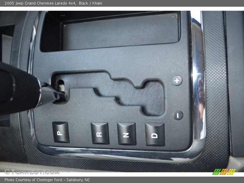 Black / Khaki 2005 Jeep Grand Cherokee Laredo 4x4