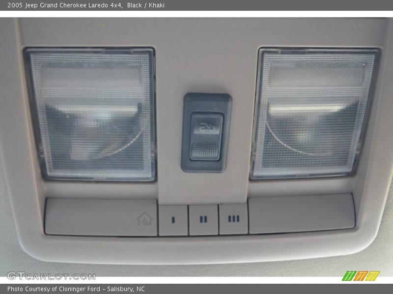 Black / Khaki 2005 Jeep Grand Cherokee Laredo 4x4