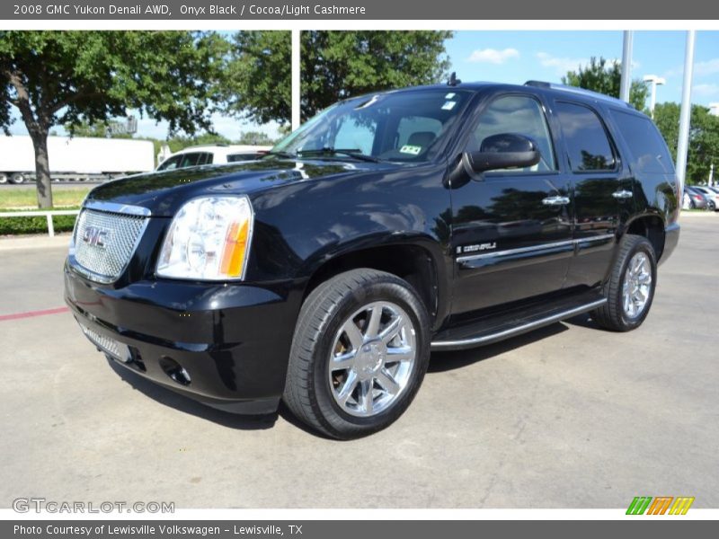 Front 3/4 View of 2008 Yukon Denali AWD