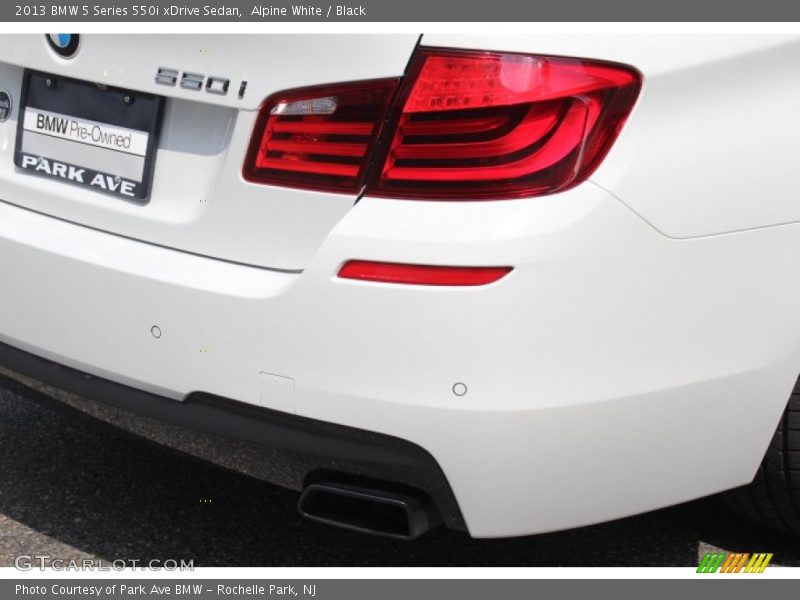 Alpine White / Black 2013 BMW 5 Series 550i xDrive Sedan