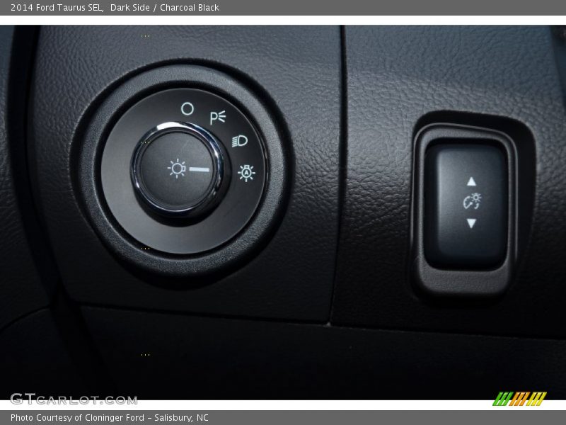 Controls of 2014 Taurus SEL