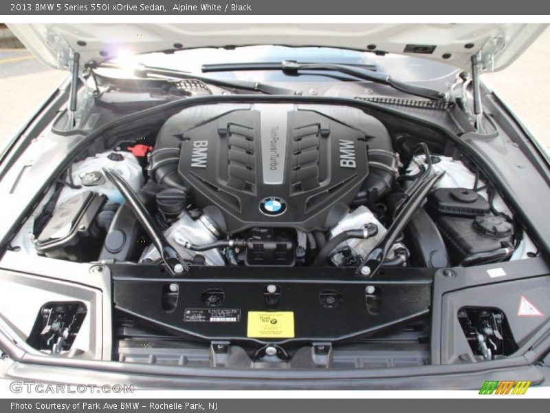 Alpine White / Black 2013 BMW 5 Series 550i xDrive Sedan