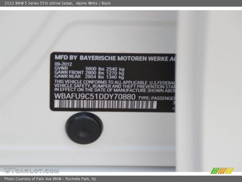 Alpine White / Black 2013 BMW 5 Series 550i xDrive Sedan