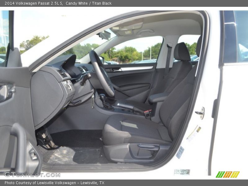 Candy White / Titan Black 2014 Volkswagen Passat 2.5L S
