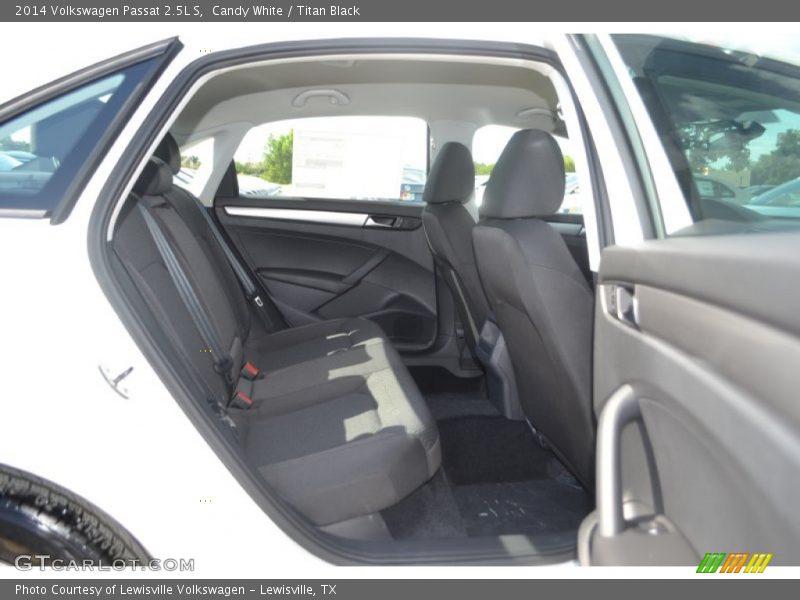Candy White / Titan Black 2014 Volkswagen Passat 2.5L S