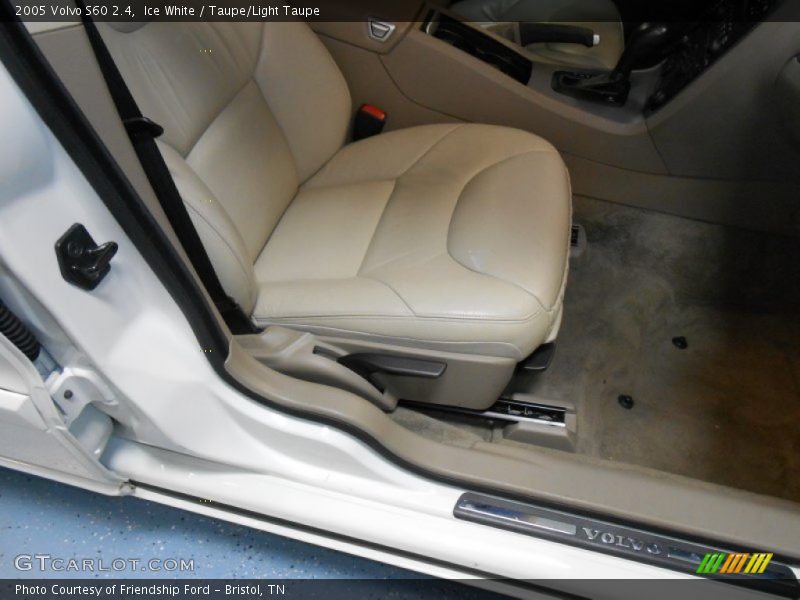 Ice White / Taupe/Light Taupe 2005 Volvo S60 2.4