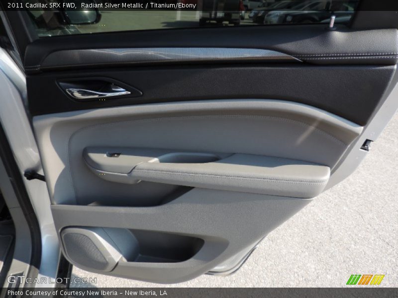 Radiant Silver Metallic / Titanium/Ebony 2011 Cadillac SRX FWD