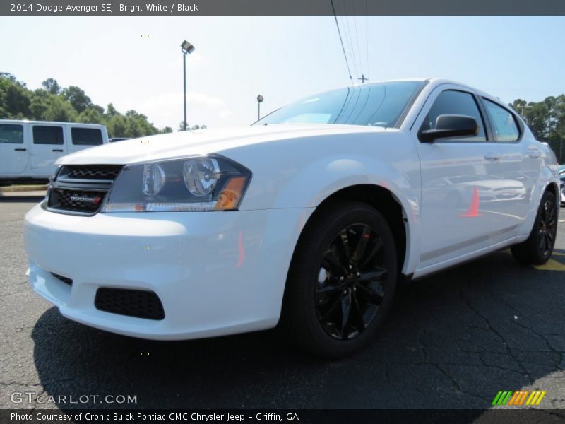 Bright White / Black 2014 Dodge Avenger SE